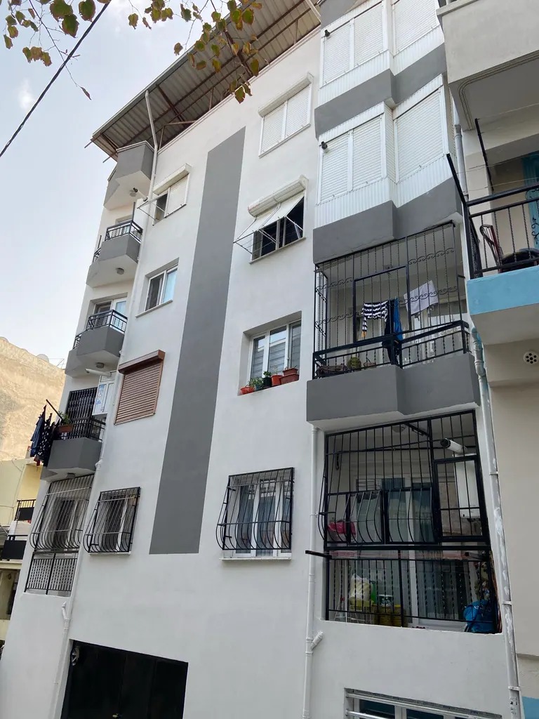 Yüce Apartmanı — Karabağlar / İzmir
